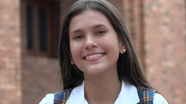 Sonriente adolescente chica feliz personas —  Fotos de Stock