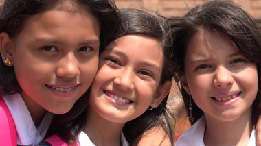 Erkek çocuk gülümseyen