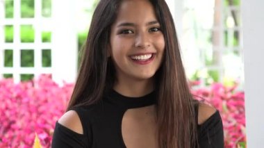 Bir öpücük ve Göz kırpmalar kız darbeler