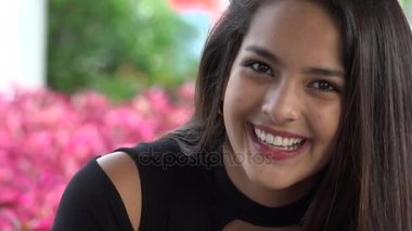 İspanyol kadın genç güzel yüzü