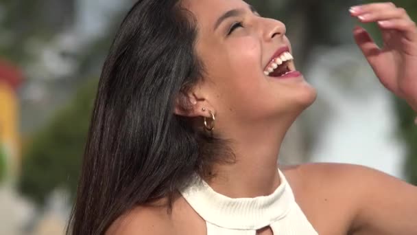 Szczęśliwa kobieta nastolatka — Wideo stockowe