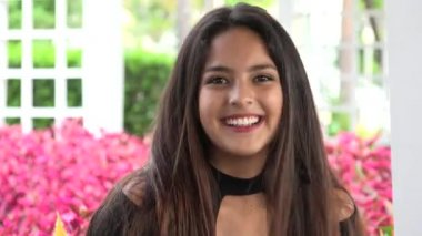 Kadın genç güzel yüzü ile