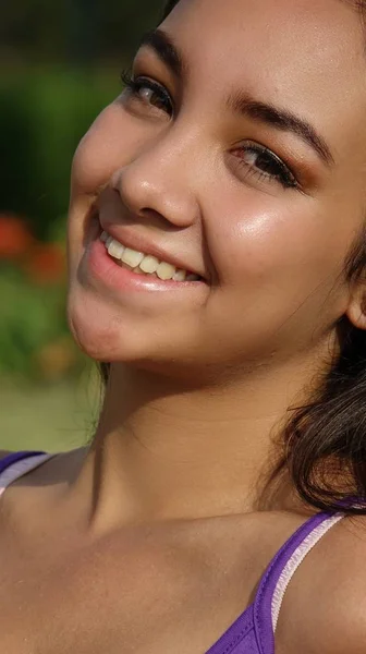 Hispanic Girl And Happiness — Stock Photo, Image