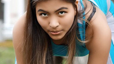 Genç Perulu kadın egzersiz