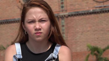 Kızgın kız kızgın insanlar