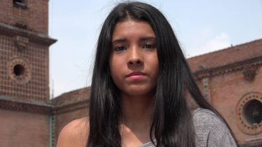 Bir genç ciddi kayıtsız genç