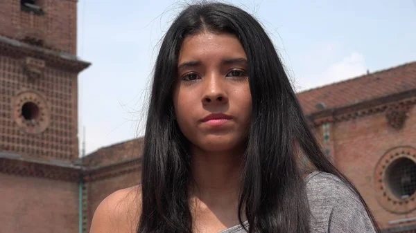 Bir genç ciddi kayıtsız genç