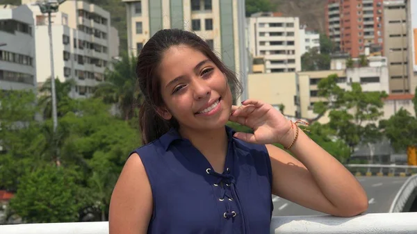 Urban Hispanic Girl Smiling — Stock Photo, Image