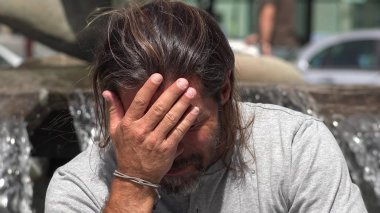 Yakışıklı kişi vurguladı