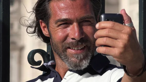 Selfie yakışıklı erkek