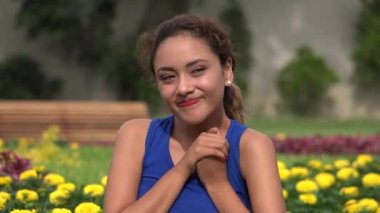 Aşık romantik genç İspanyol kadın