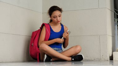 İspanyol kız öğrenci ve depresyon