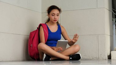 Kız öğrenci anksiyete