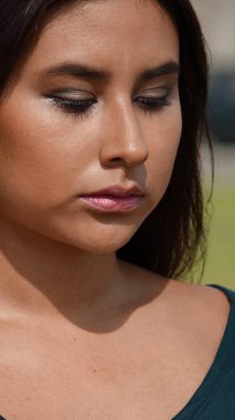 Genç bir endişe verici dişi