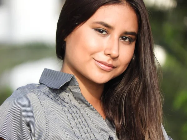 Chica con el pelo largo — Foto de Stock