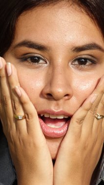 sürpriz güzel kız