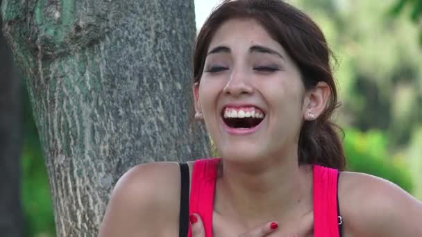 Mutlu utangaç heyecanlı kadın — Stok video
