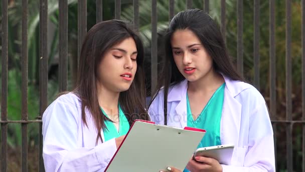 Młode kobiety pielęgniarki — Wideo stockowe