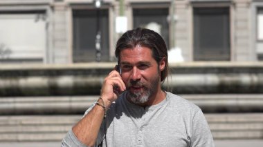 Erkek yapımı telefon görüşmesi