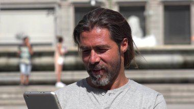 Erkek tablet kullanma