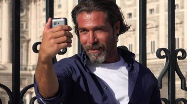 Yakışıklı erkek Selfy