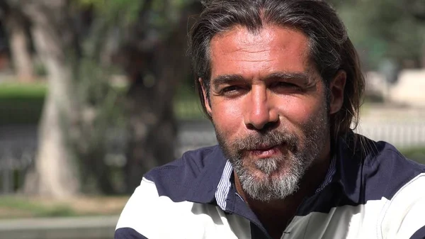 Yakışıklı erkek Park