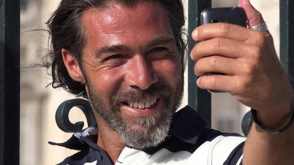 Yakışıklı erkek Selfy