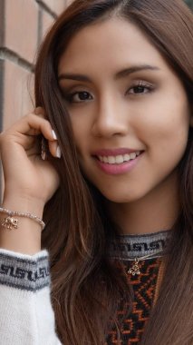 Latina Hispanik erkek gülümseyen