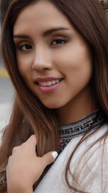 Genç İspanyol güzel kadın