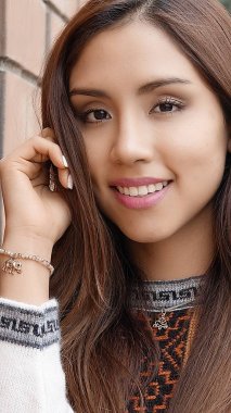 Latina Hispanik erkek gülümseyen