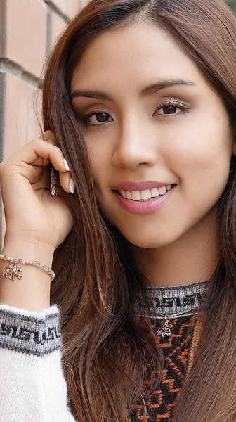 Latina Hispanik erkek gülümseyen