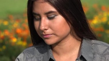 Üzgün İspanyol kadın Teen