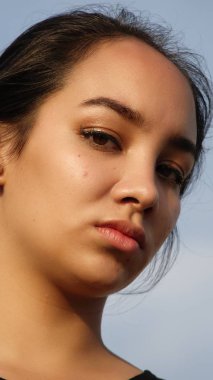 Heyecansız İspanyol kız