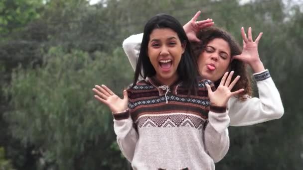 Hispanic Teen Girls Fun and Friendship — стоковое видео