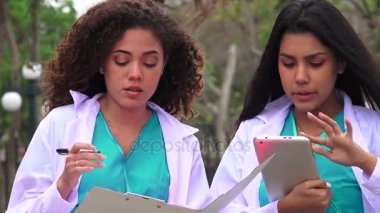 Öğrenci sağlık görevlisi