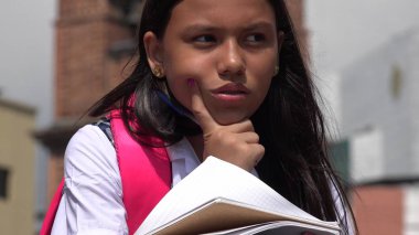 Güzel öğrenci kız düşünme