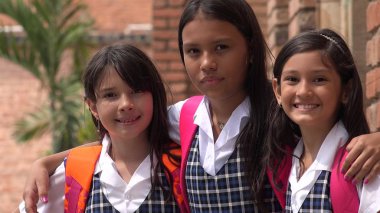 Erkek Katolik okulu öğrencileri