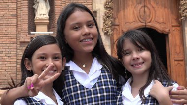 Azınlık kız öğrenci ve dostluk