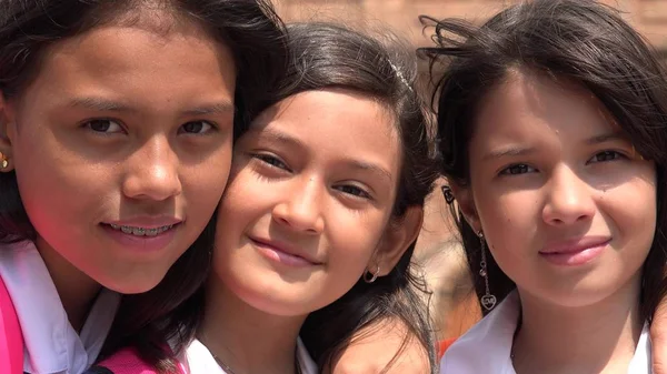 Diversas niñas hispanas — Foto de Stock