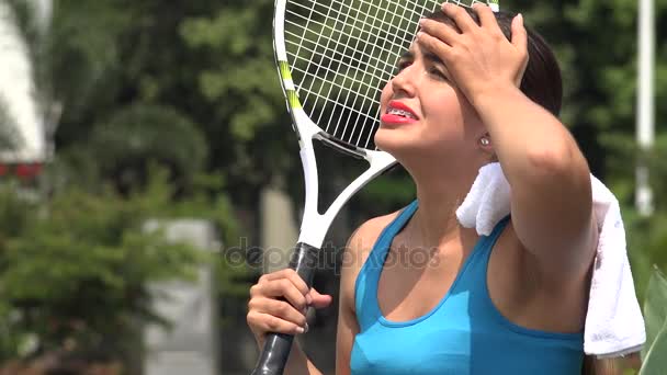 Förlorande upprörd tennisspelare — Stockvideo