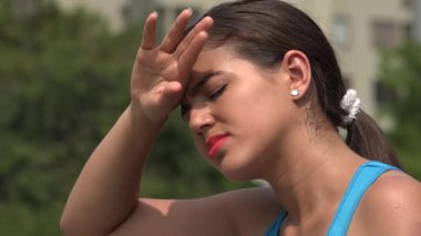 Hasta kadın öksürük ve ateş