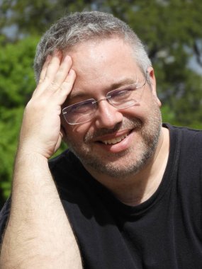 Tıraşsız erkek merak