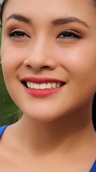 Mujer Con Una Cara Feliz — Foto de Stock