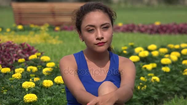 単独で不幸なヒスパニック系女性 — ストック動画