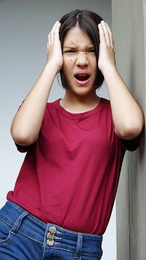 Endişeli genç kişi