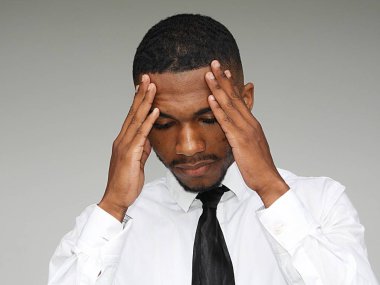 Siyah erkek ve endişe