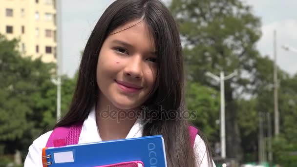 Latina chica estudiante y felicidad — Vídeo de stock