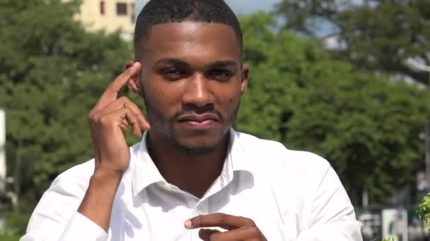 Felnőtt fekete férfi hallgató-hoz zene és a tánc — Stock videók