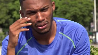 Karışık perişan siyah erkek atlet