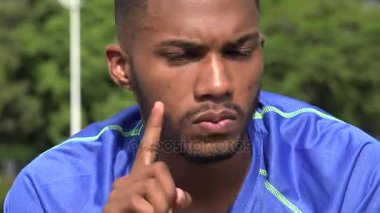 Siyah erkek atlet aynı fikirde değil